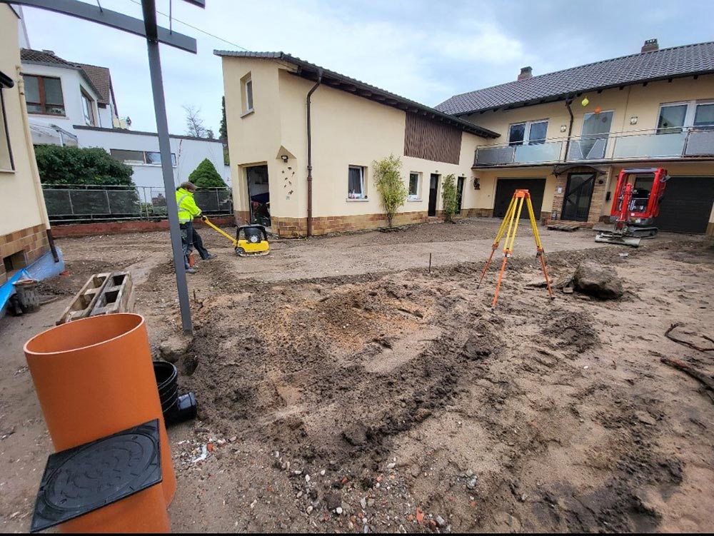 Innenhof in Viernheim vorher Referenz